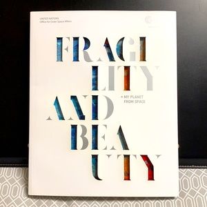 3/$35 U.N. Earth book 🌏